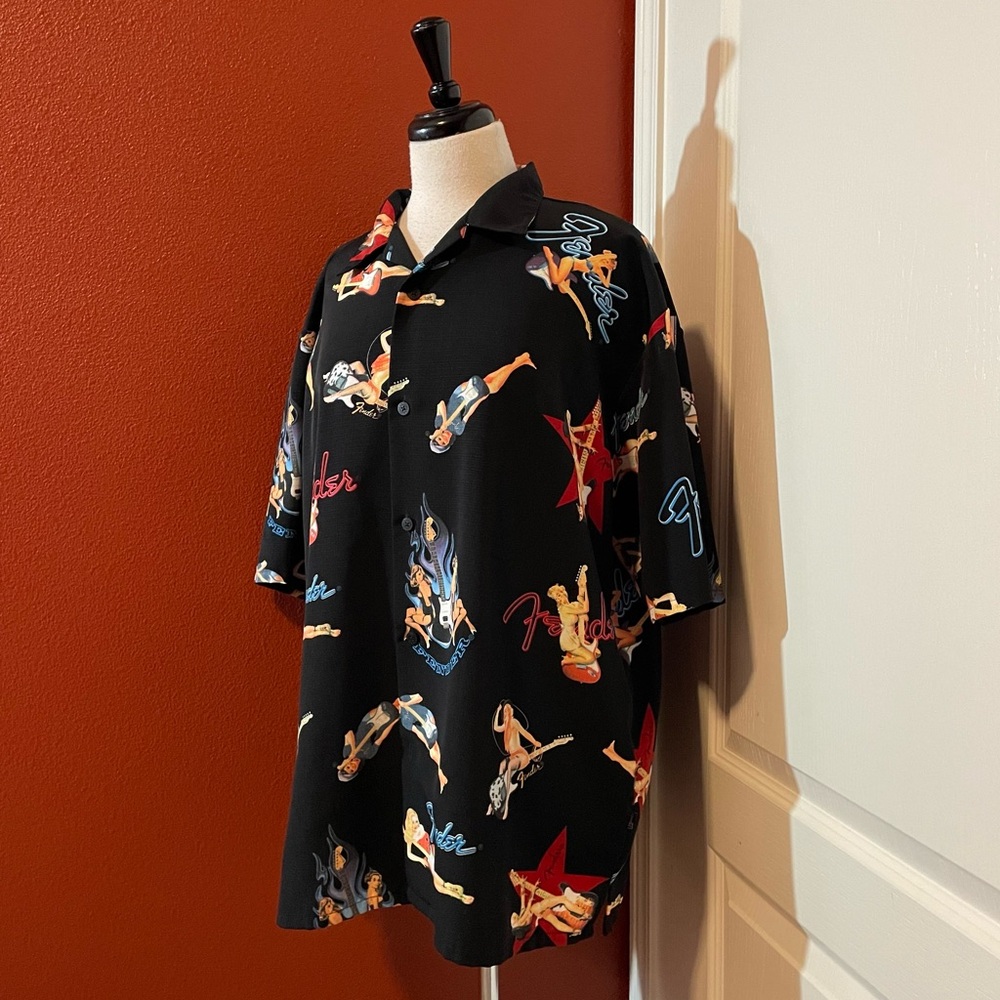 Fender Men’s Guitar Pin-Up Model Girls Short Sleeve Button Down Shirt